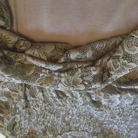 Cable & Gauge Pinky Taupe Lace Top - Picture 5 of 7